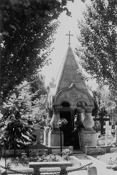 Мемориал русских участников французского Сопротивления на кладбище Сент-Женевьев-де-Буа Мемориал русских участников французского Сопротивления на кладбище Сент-Женевьев-де-Буа